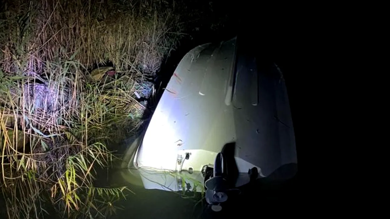 Dosar penal deschis după ce o ambarcaţiune cu patru pasageri la bord s-a răsturnat pe un canal din Delta Dunării