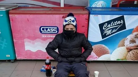 FOTO. Ți se rupe sufletul! După ce termină cursurile, un copil de 12 ani vinde usturoi, pe stradă, pentru a-și cumpăra de mâncare. Cazul care a alertat DGASPC Argeș