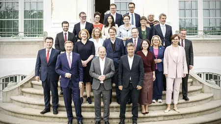 Cum iese Germania din RECESIUNE? Olaf Scholz și-a dus guvernul în teambuilding unde s-a decis încurajarea investițiilor și scutirea de taxe