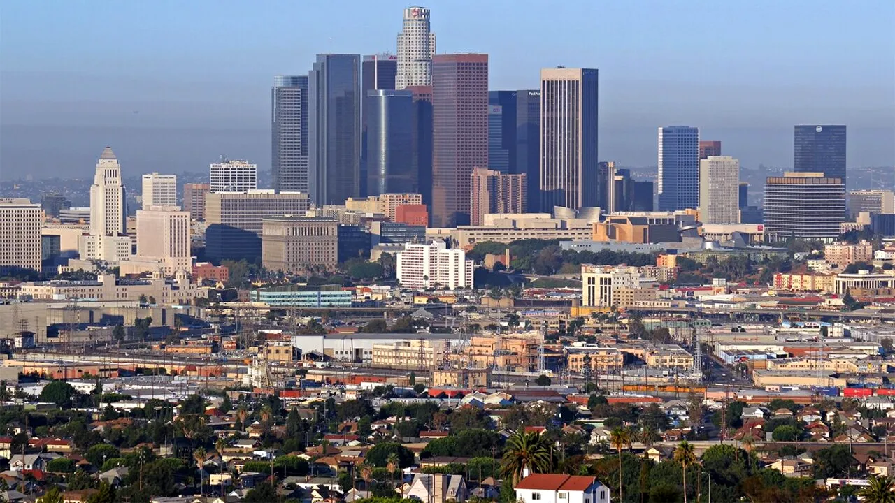 Cât costă să trăiești o lună în Los Angeles. Cât plătește un român pentru chirie, facturi, transport, mâncare și asigurare medicală