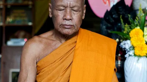 Un călugăr budist, reținut pentru că ascundea 4 milioane de comprimate de metamfetamină în mănăstire 