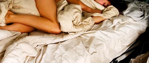 O jurnalistă dezvăluie adevărul gol-goluț despre somnul „fără pijamale: 6 argumente pentru nuditate în dormitor
