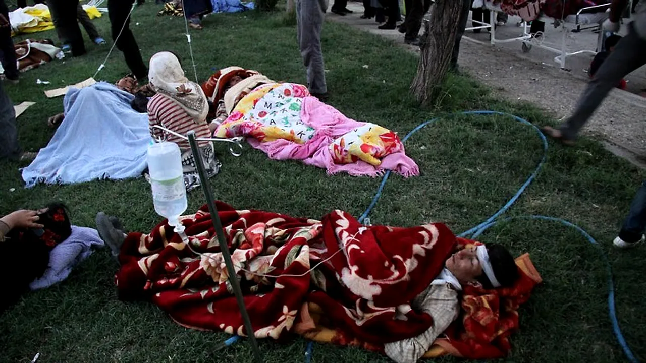 CUTREMURE ÎN IRAN: Cel puțin 220 de morți și peste 1.500 de răniți
