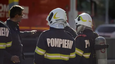 Tragedie în Câmpina. Cadavrul unui bărbat, găsit carbonizat după ce în apartamentul său a izbucnit un INCENDIU. Zeci de locatari, evacuați