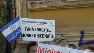 Președintele Nicușor Dan își duce fetița la școală, în prima zi. Cadrele didactice așteaptă noul an educațional în stradă