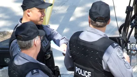 O româncă însoțită de șase copii a fost arestată după ce a intrat ilegal pe teritoriul Canadei