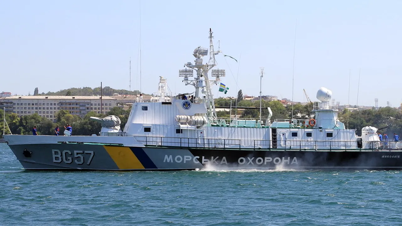 Două nave ale Pazei de Coastă ucrainene, vizate de tiruri de armă în apropiere de Mariupol