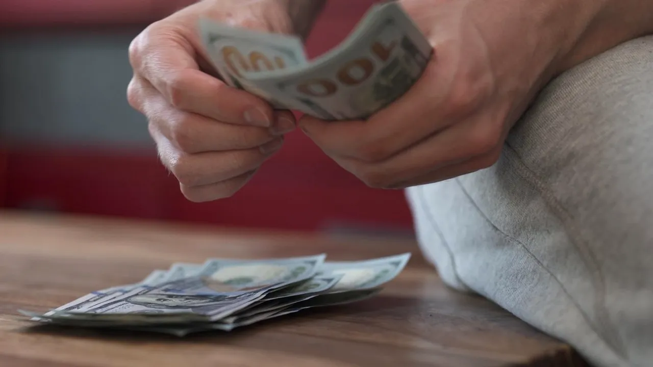 Avem tot mai mulți ROMÂNI milionari în dolari. Cu 1.310 mai mulți decât în 2021
