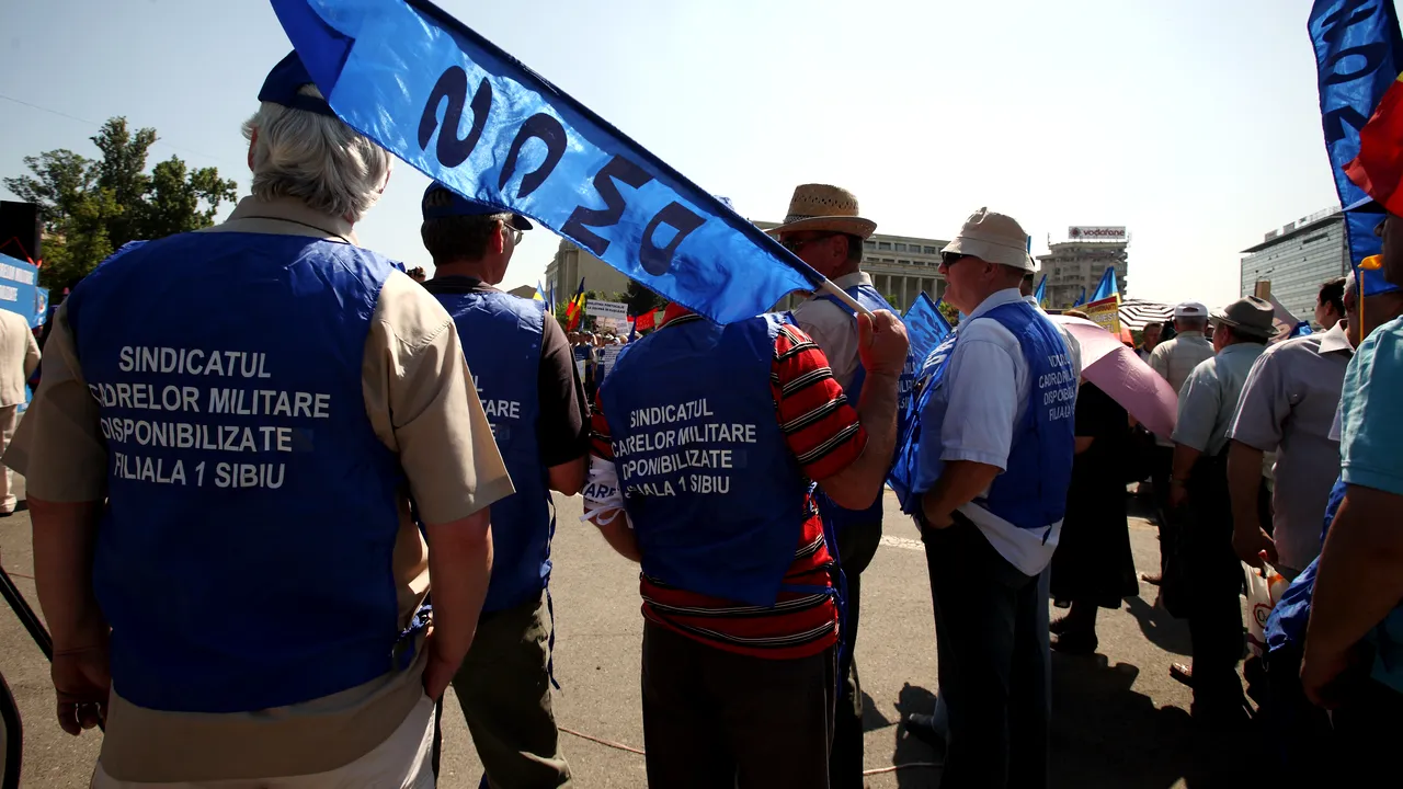 300 de pensionari militari participă la un miting anti-Băsescu în Capitală