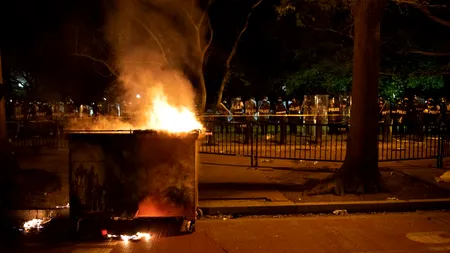 CAZUL GEORGE FLOYD. Război civil în America! Patru polițiști au fost împușcați în St.Louis! S-a tras și pe Strip, din Las Vegas