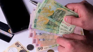 Instanţa din Sibiu a decis că funcţionarii prefecturii pot lua spor de condiţii vătămătoare chiar şi în concediu