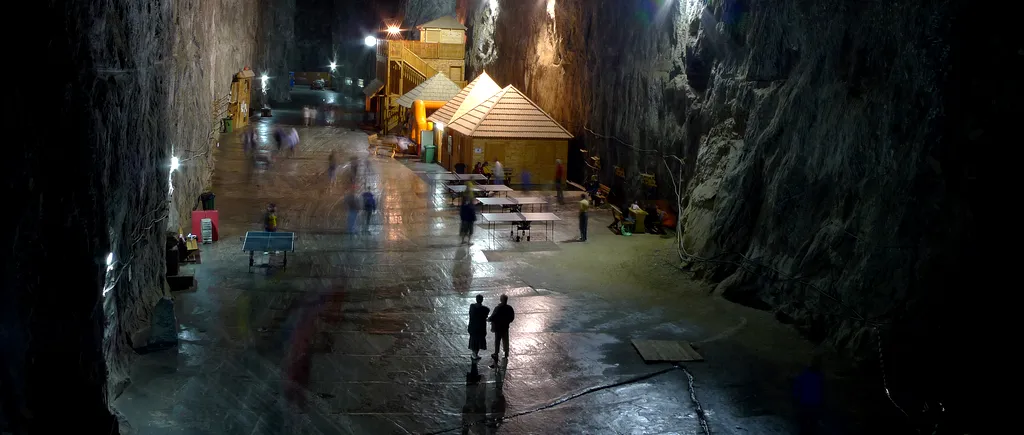 Aproape 1.000 de turiști au rămas blocați în Salina Praid, după ce tunelul de acces a fost inundat cu apă. Cum a decurs operațiunea de evacuare