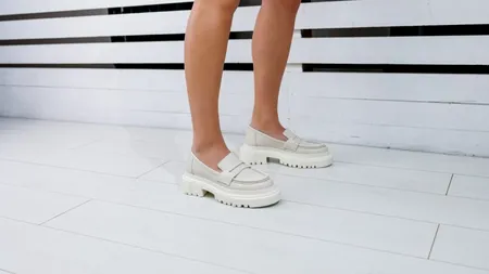 (P) Cum să alegi și cum porți mocasini de damă în vacanțe?