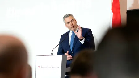 VIDEO | Întâlnirea dintre Olaf Scholz și Karl Nehammer începe cu un HANDSHAKE ratat de Cancelarul austriac