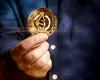 Oficial BCE: Monedele digitale susținute de dolarul american amenință autonomia monetară a Europei