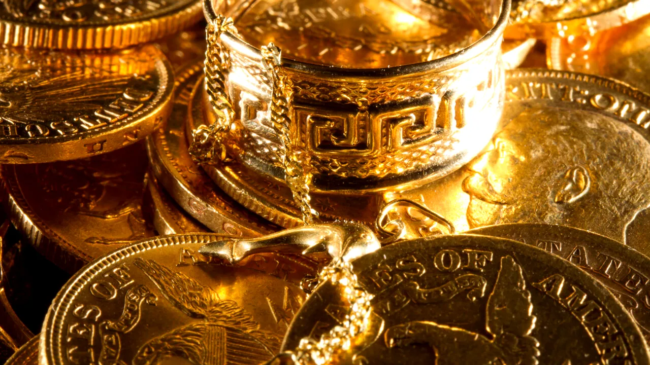 Prețul aurului, la un nou MAXIM istoric. Leul s-a depreciat față de principalele valute