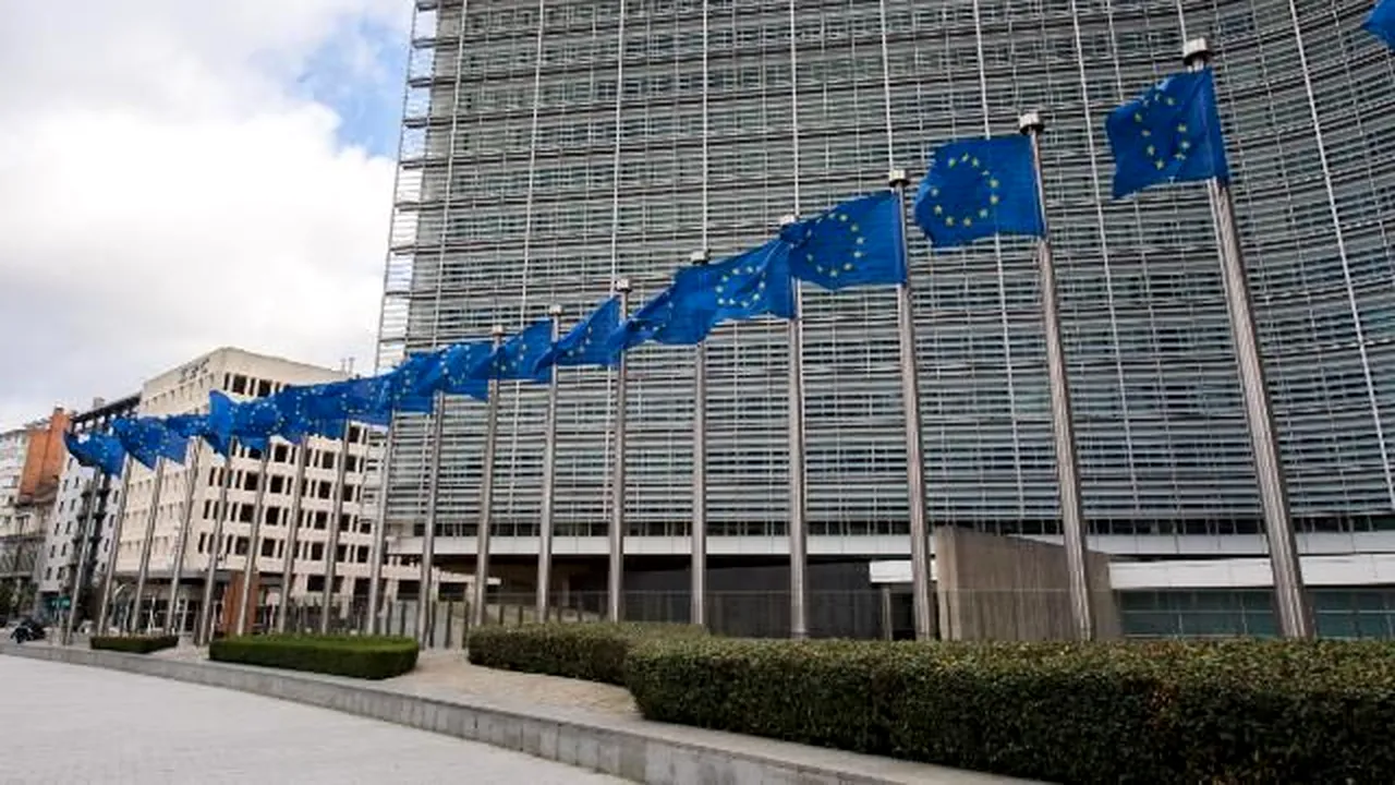 CORONAVIRUS. Comisia propune prelungirea restricției privind călătoriile neesențiale către UE până la 15 mai. „Nu ar trebui să lăsăm ușa deschisă atunci când ne protejăm casa”