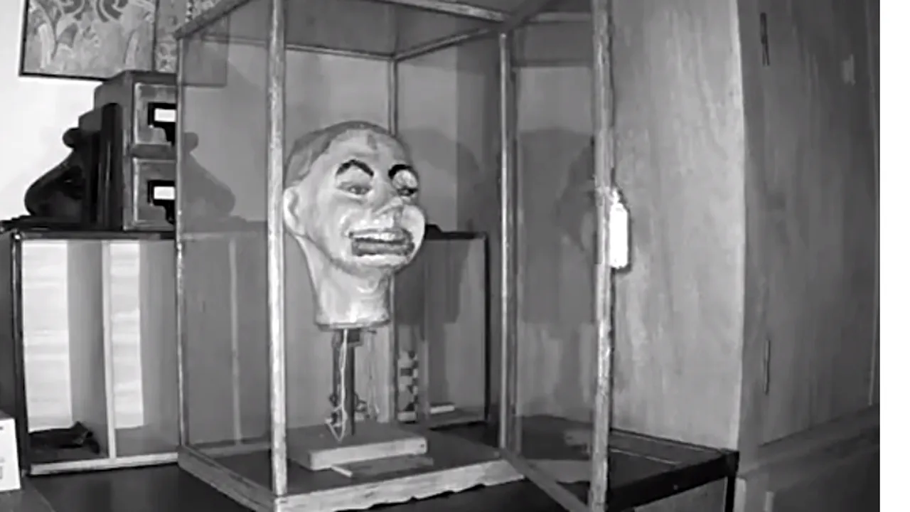 Incredibil! O păpușă „bântuită