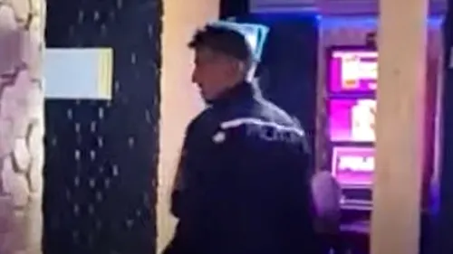 VIDEO | Cine e, de fapt, Polițistul Maricel - hușeanul care a descins într-o sală de păcănele, dar a fost dat afară: Are față de consumator de alcool