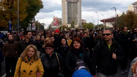 #COLECTIV. Aproape 5.000 de oameni, la marșul tăcerii în memoria victimelor de la Colectiv