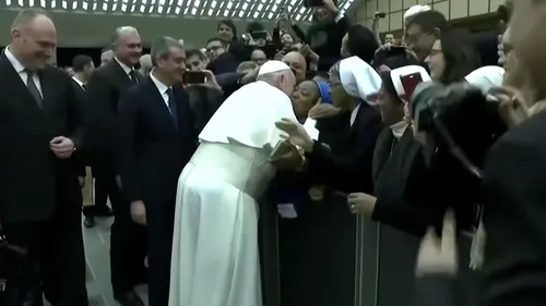 VIDEO. Reacția Papei Francisc, după ce o călugăriță i-a cerut un sărut. „O să mă muști!