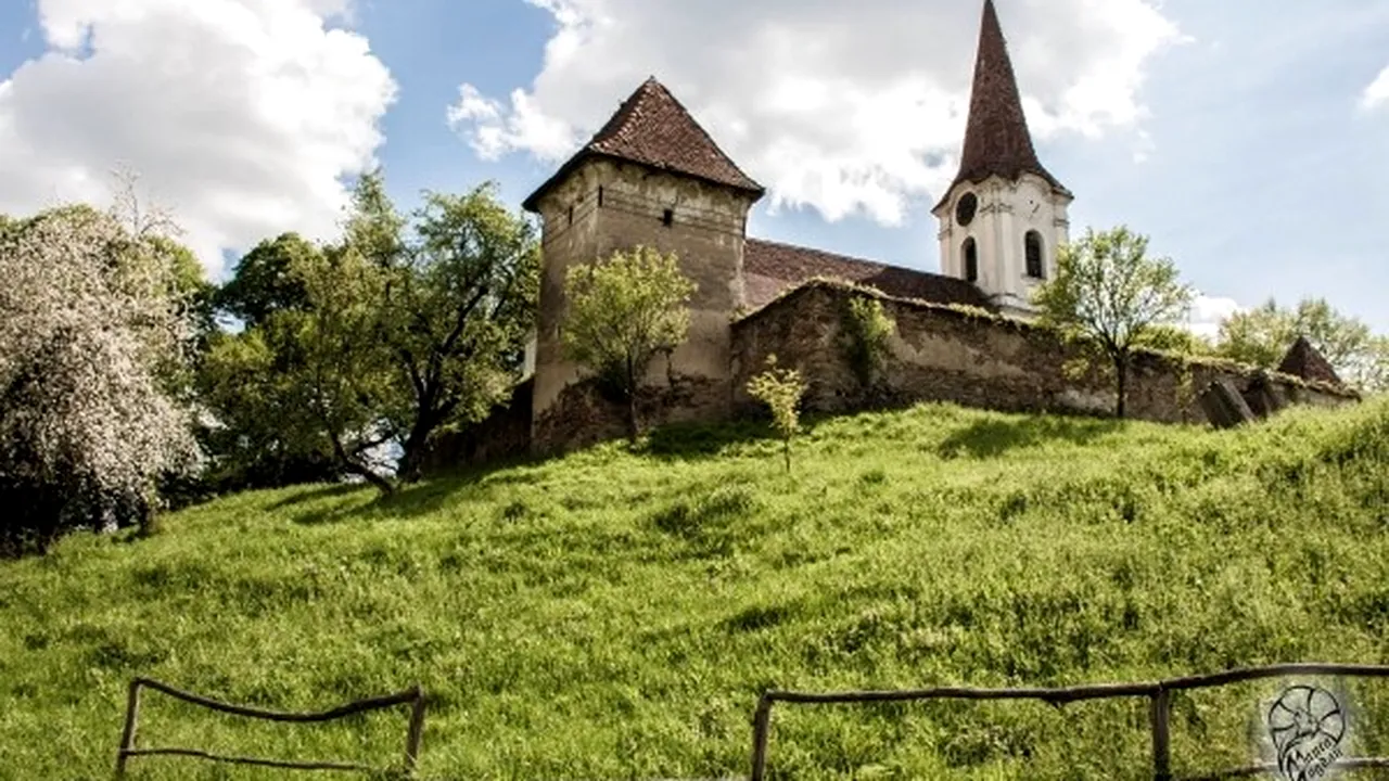 Locul din România unde o casă costă cât un salariu mediu. Peisajul este splendid
