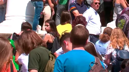 Cozi la facultățile de medicină în țară. Mulți candidați vor să plece în străinătate