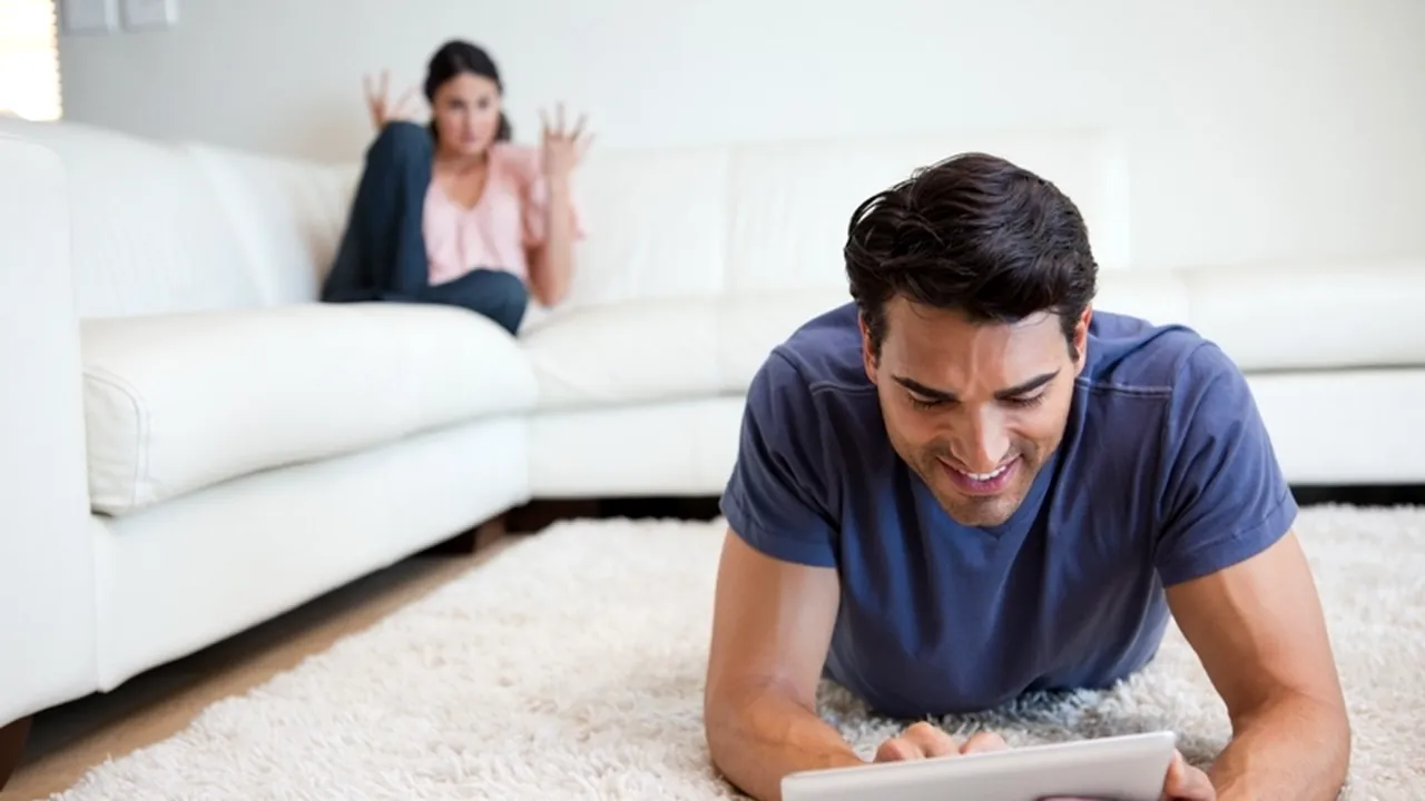 STUDIU. Alegerea tinerilor: internet în detrimentul partenerilor