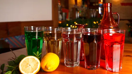 Băutura banală care hidratează organismul și are efect diuretic. Românii o consumă des, pe timpul verii