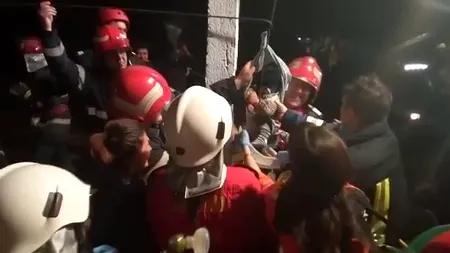 Ziua în care eroii au găsit fericirea în plânsul unui copil. Cum au trăit salvatorii cele 10 ore ale unei intervenții pe viață și pe moarte