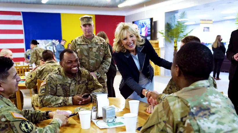 UPDATE | Jill Biden a ajuns la București, după ce a vizitat baza militară Mihail Kogălniceanu. Care este programul primei doamne a SUA în țara noastră (VIDEO)