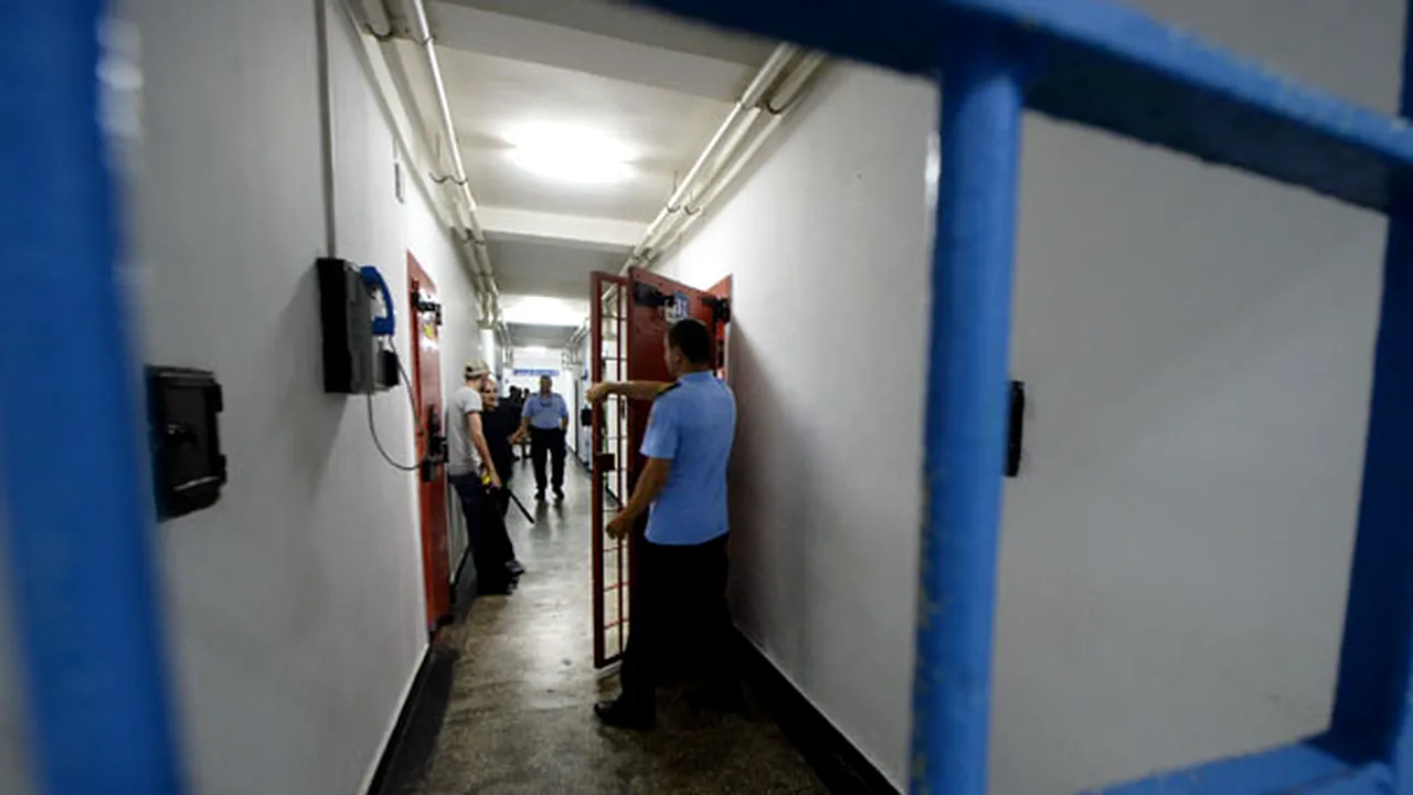 Deținut de la Penitenciarul Galați, înjunghiat în gât de colegul de celulă. Agresorul este condamnat la 24 de ani de închisoare pentru acte de violență