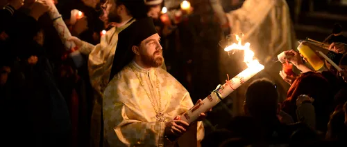 Lumina Sfântă de la Ierusalim a ajuns în România. Urmărește slujba de Înviere de la Patriarhia Română. VIDEO 