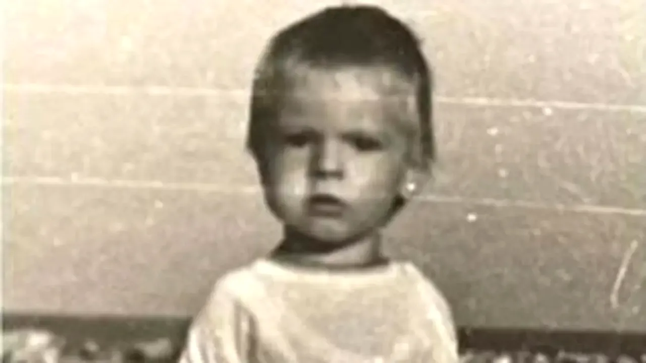 Îl recunoști? A devenit cel mai CUNOSCUT om de televiziune din România