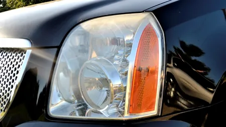 INCONȘTIENȚĂ. Tată reținut de polițiști după ce a postat imagini video cu fiul lui de doar 13 ani în timp ce conducea o mașină