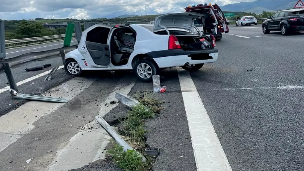 Tragedie pe Autostrada A1. Un bărbat de 51 de ani a murit după ce a intrat cu mașina în parapetul de pe mijlocul drumului