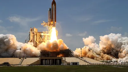 Jeff Bezos pregăteşte primul ZBOR al lansatorului său cu încărcătură grea