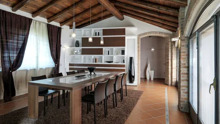 Prețul unei vile din Iași, cu 13 camere, 4 băi și 3 bucătării, redus cu sute de mii de euro, dar nimeni nu vrea să o cumpere. „Anunțul e valabil”