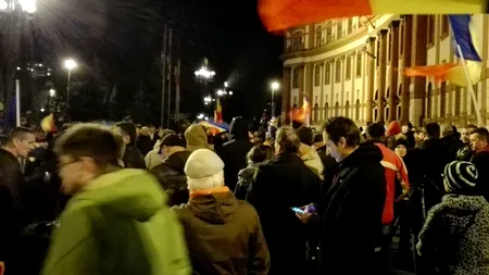 Proteste împotriva Guvernului în marile orașe. La Cluj, printre colinde de Crăciun de cer demisii