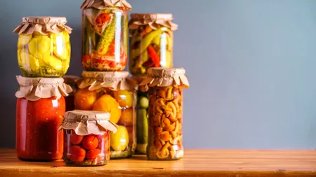 Trucul UTIL care te ajută să desfaci imediat capacul blocat al unui borcan. Vei rămâne surprins cât de eficient este 