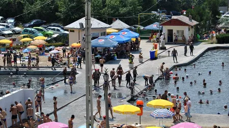 Turiștii dorm în mașină ca să stea mai multe zile în această stațiune din România. Ceea ce au ei aici este unic în lume