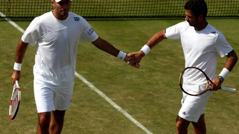 Mister Tecau to serve... and to protect!