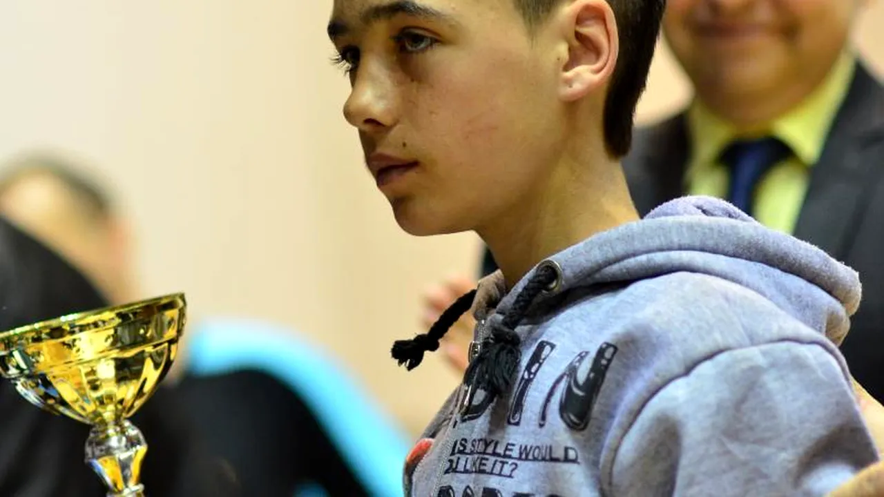 Salvatorul băiețelului din Segarcea căzut într-o fântână a fost premiat la MAI