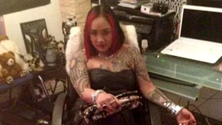 Asistenta medicală satanistă care s-a fotografiat lângă cadavre, amendată