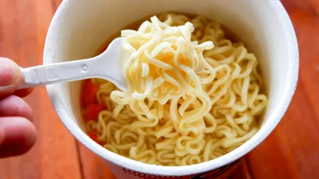 De ce supa instant nu ar trebui consumată în timpul postului. Detaliul de pe etichetă pe care să nu îl ignori