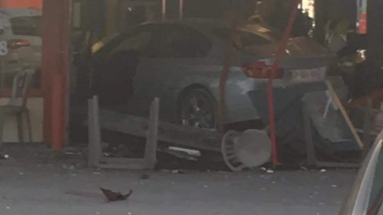 UPDATE. Alertă la Paris, după ce o mașină a intrat într-o local din Seine-et-Marne: o fetiță de 8 ani a murit și cel puțin 13 oameni sunt răniți. Șoferul ar fi vrut să se sinucidă