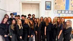 Mii de elevi s-au îmbrăcat în negru în școli din țară: Au protestat față de proiectul de lege care le-ar impune uniformă obligatorie la școală