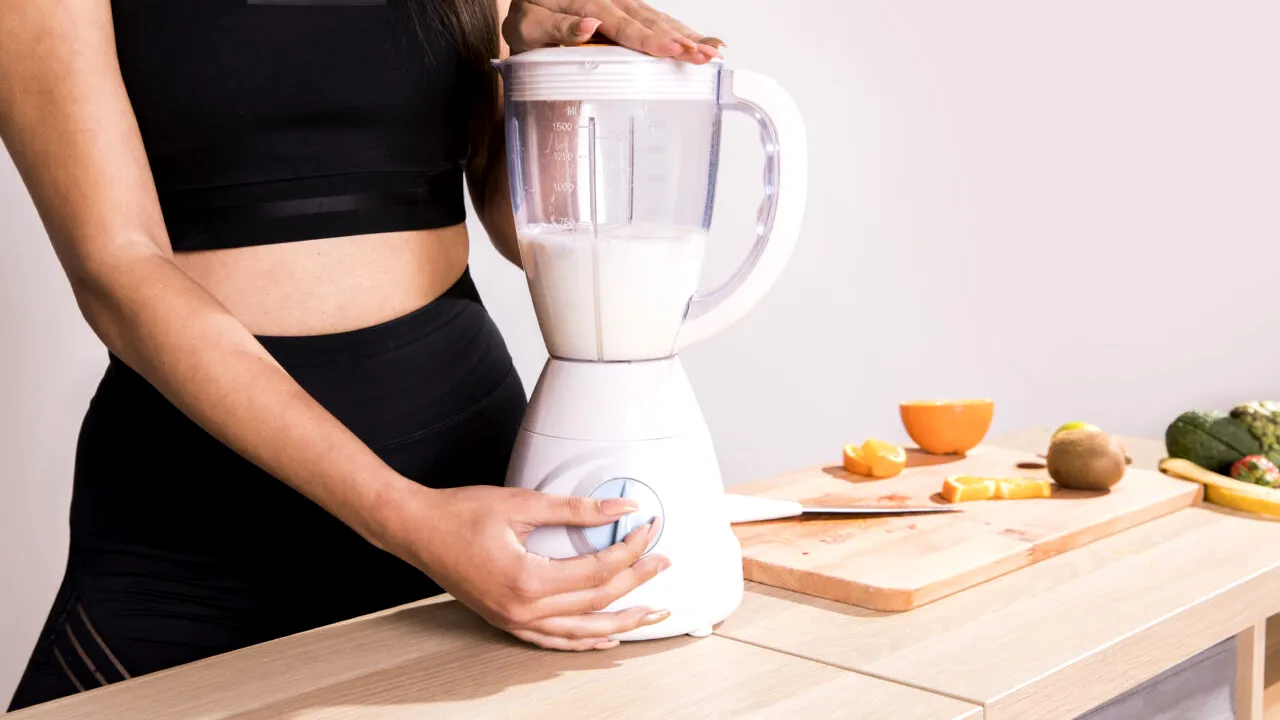 O femeie a ajuns la urgențe după ce și-a prins mâna în blender. Cum s-a întâmplat accidentul casnic