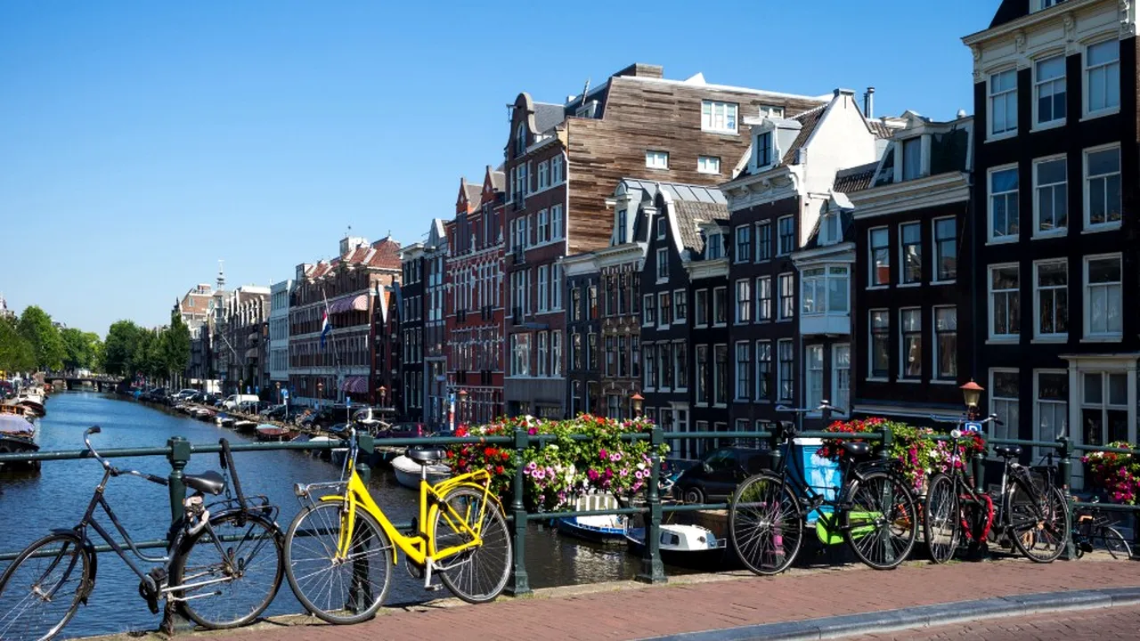 POLUARE, EPURARE ETNICĂ și RASISM. Zece destinații turistice DE EVITAT în 2018