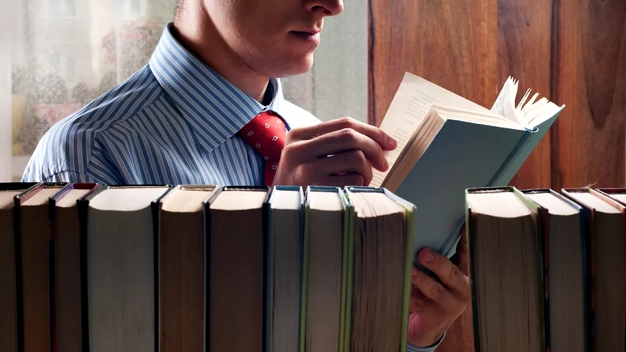 Angajații Băncii Transilvania au împrumutat peste 20.000 de cărți într-un an. Ce citesc bancherii